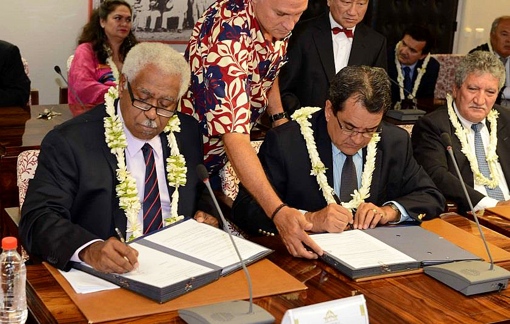 Signature de la convention à Tahiti